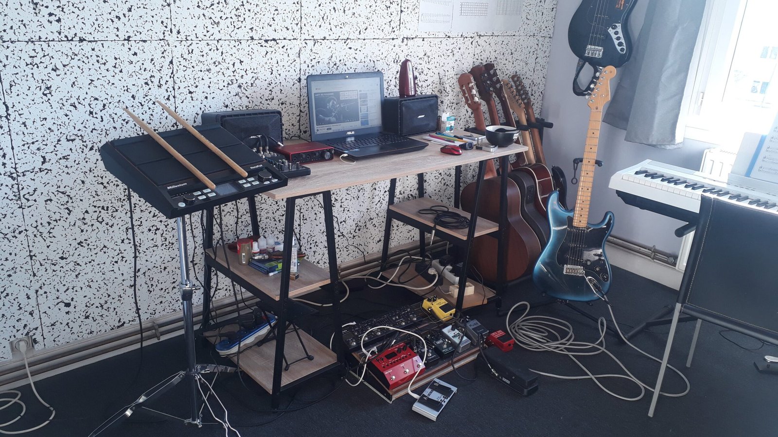 Piano et instruments disponibles pendant les cours