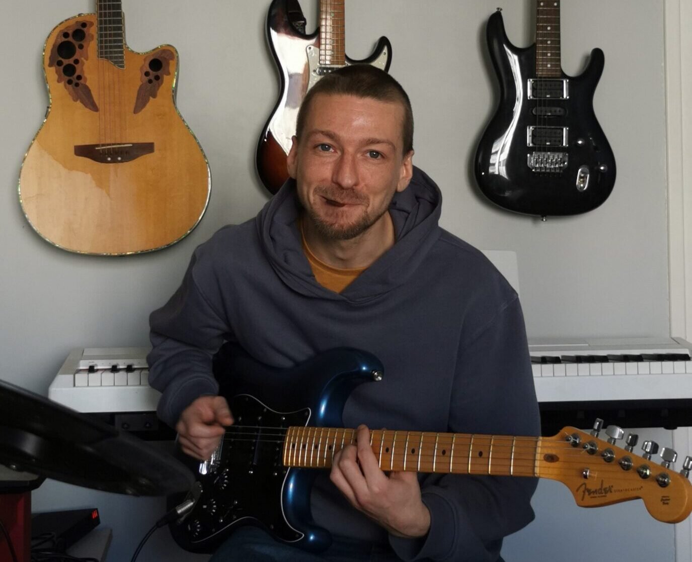 Lucas Genevrier, professeur de guitare et de piano à Annecy